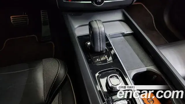 Volvo XC60 2020 — Photo 20/20