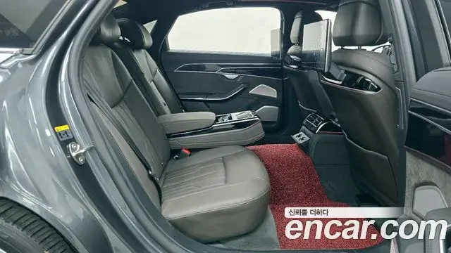 Audi A8 2021 — Photo 12/20