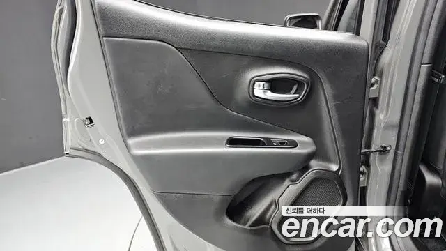 Jeep Renegade 2021 — Photo 1/30
