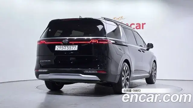 Kia Carnival 2021 — Photo 2/20