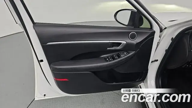 Hyundai Sonata Hybrid 2020 — Photo 9/30