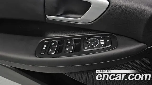 Hyundai Sonata Hybrid 2020 — Photo 14/30