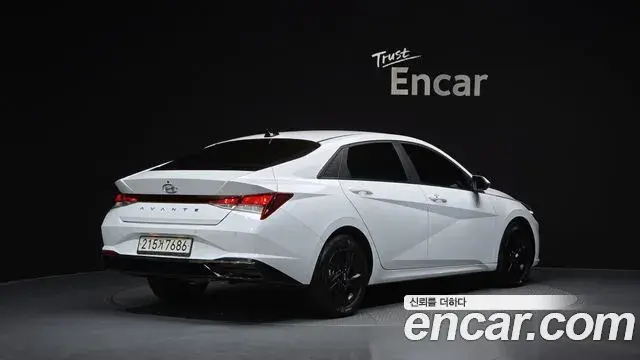 Hyundai The New Avante Hybrid 2022 — Photo 12/33