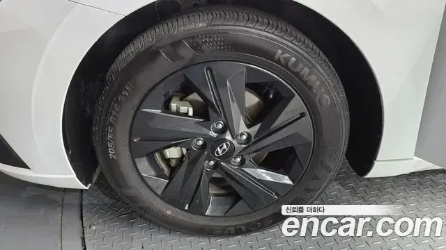 Hyundai The New Avante Hybrid 2022 — Photo 7/33