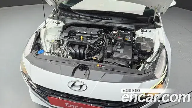 Hyundai The New Avante Hybrid 2022 — Photo 24/33