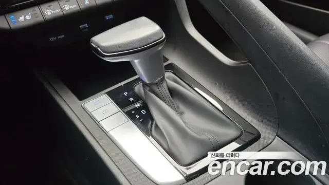 Hyundai The New Avante Hybrid 2022 — Photo 18/33