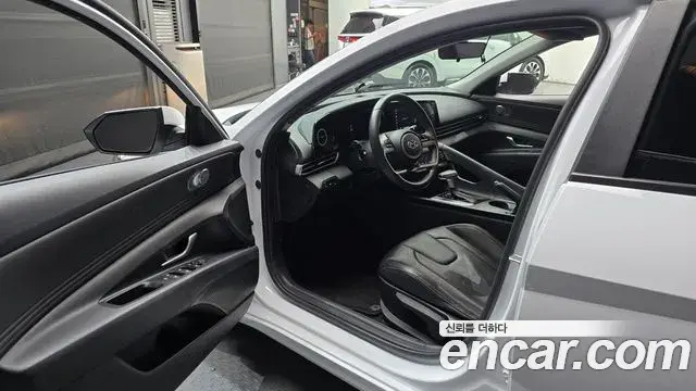 Hyundai The New Avante Hybrid 2022 — Photo 32/33