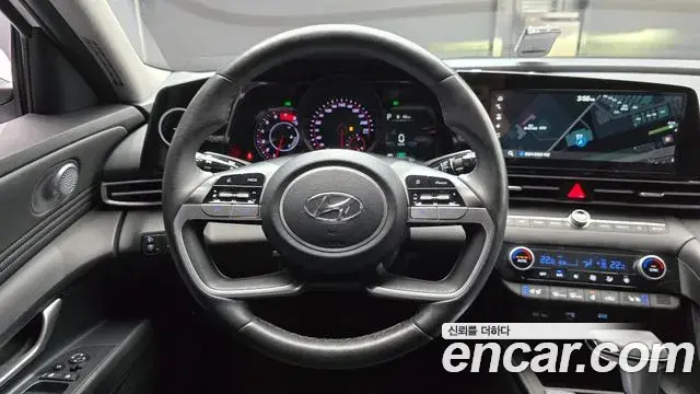 Hyundai The New Avante Hybrid 2022 — Photo 9/33