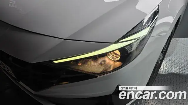 Hyundai The New Avante Hybrid 2022 — Photo 25/33