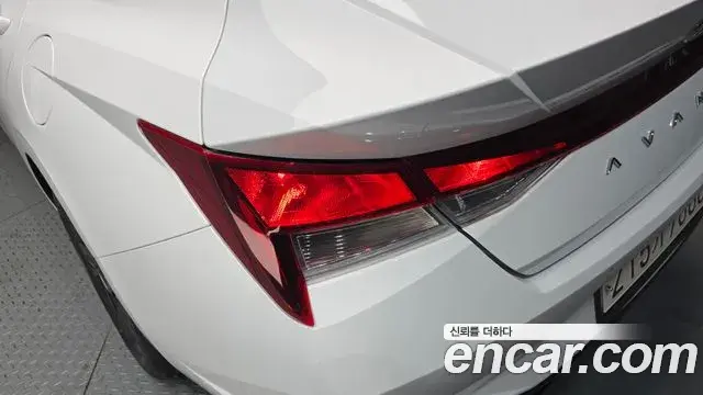 Hyundai The New Avante Hybrid 2022 — Photo 22/33