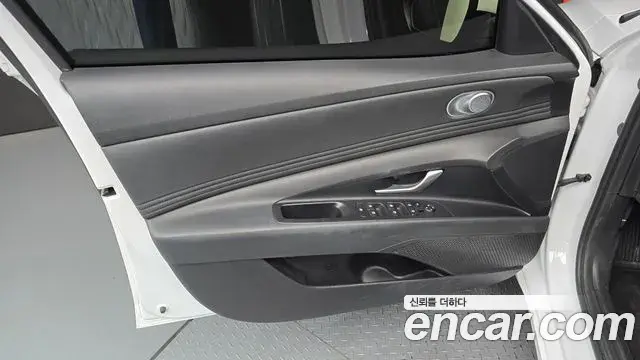Hyundai The New Avante Hybrid 2022 — Photo 26/33