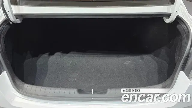 Hyundai The New Avante Hybrid 2022 — Photo 27/33