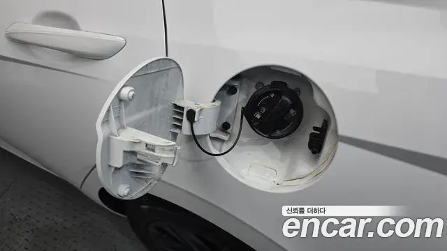 Hyundai The New Avante Hybrid 2022 — Photo 17/33