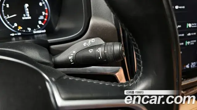 Volvo V90 Cross Country 2018 — Şəkil 28/30