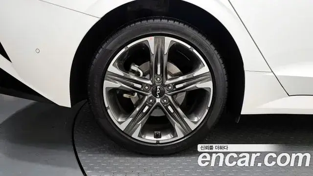 Kia K5 2023 — Şəkil 8/20