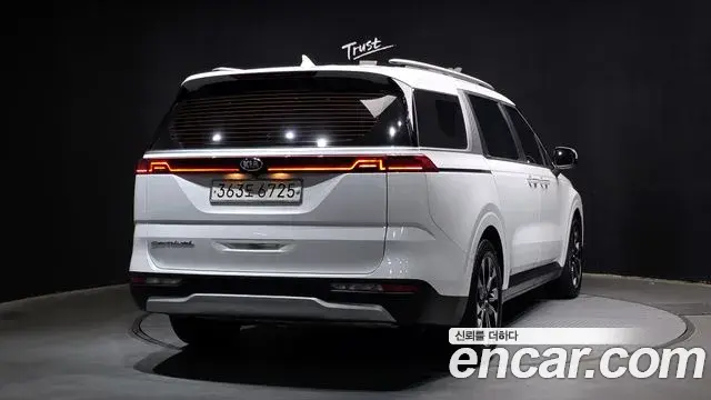 Kia Carnival 2021 — Photo 2/20