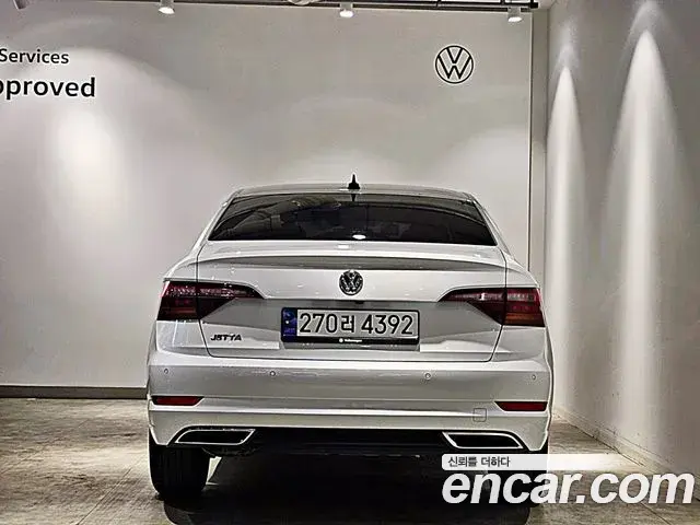 Volkswagen Jetta 2021 — ფოტო 11/13