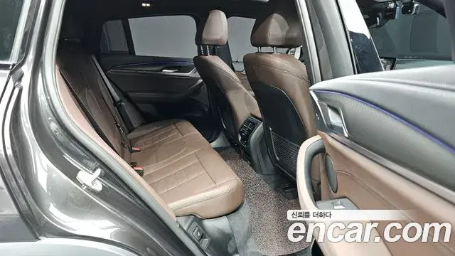 BMW X4 2021 — ფოტო 31/32