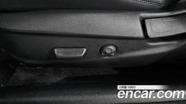 Hyundai Veloster 2021 — Photo 29/34