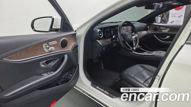 Mercedes-Benz E-Class 2022 — Şəkil 11/20