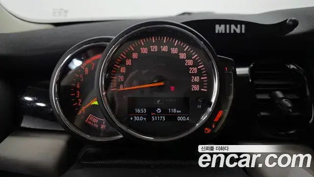 Mini Cooper 2021 — Photo 8/20
