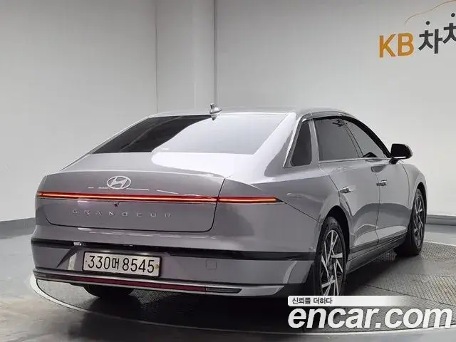Hyundai Grandeur Hybrid 2023 — Photo 6/18