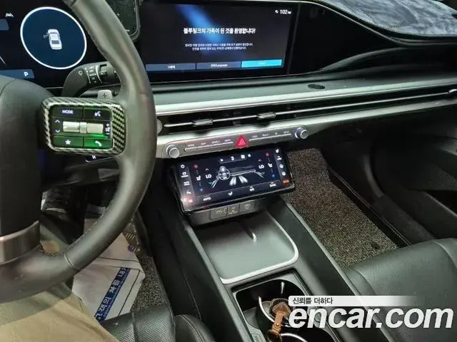 Hyundai Grandeur Hybrid 2023 — Photo 9/18