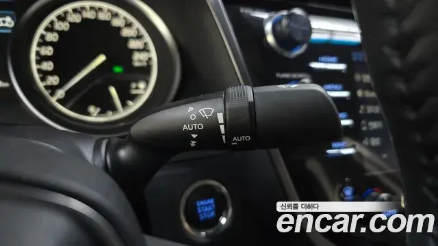 Toyota Camry 2019 — Şəkil 29/31