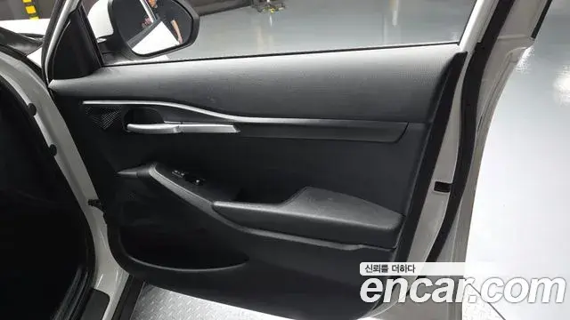Kia Seltos 2023 — ფოტო 6/30