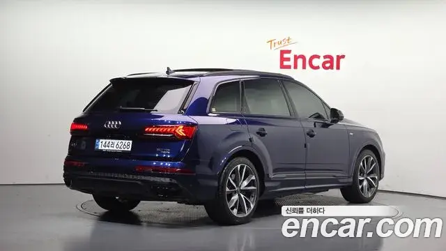 Audi Q7 2023 — Фото 2/20