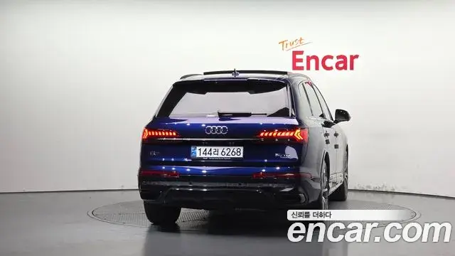 Audi Q7 2023 — Фото 4/20