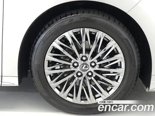 Lexus LM, 2024