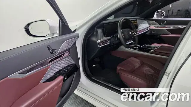 BMW 7 Series 2023 — Photo 8/20