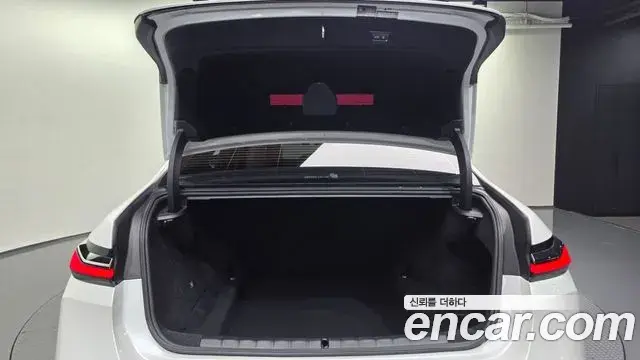 BMW 7 Series 2023 — Photo 19/20
