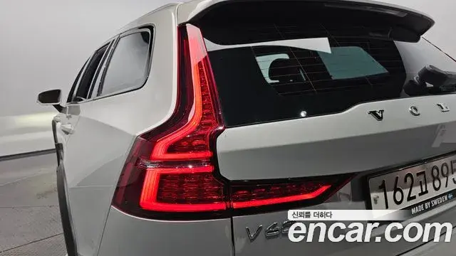 Volvo V60 Cross Country 2020 — ფოტო 4/38
