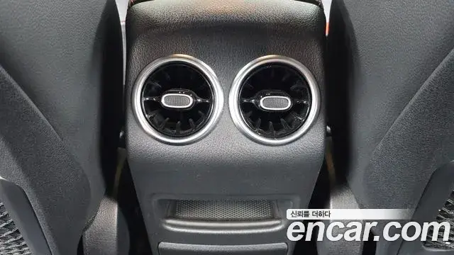 Mercedes-Benz GLB-Class 2021 — Photo 21/30