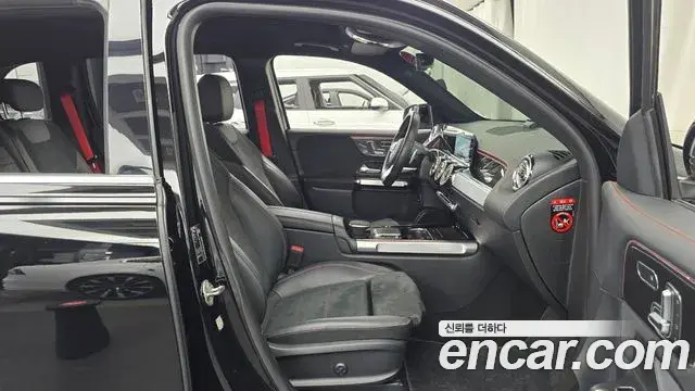 Mercedes-Benz GLB-Class 2021 — Photo 4/30