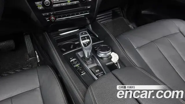 BMW X6 2018 — Şəkil 9/20