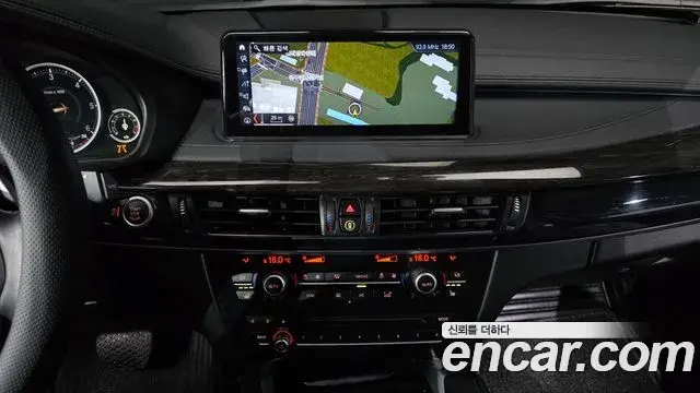 BMW X6 2018 — Şəkil 13/20
