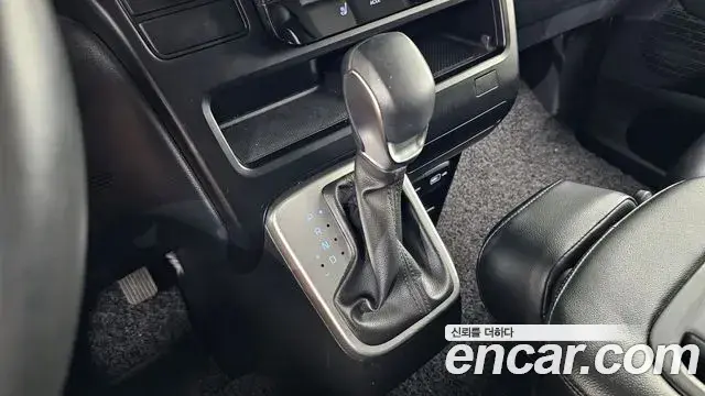 Hyundai Staria 2022 — Photo 9/20