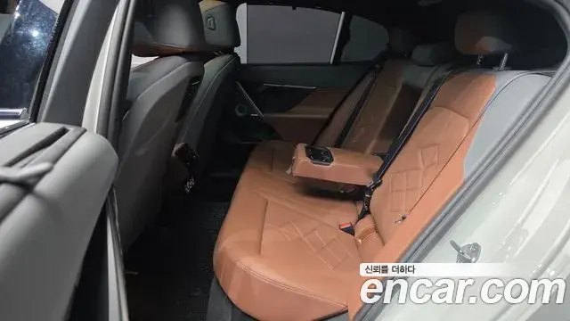 BMW 5 Series 2024 — Photo 12/20