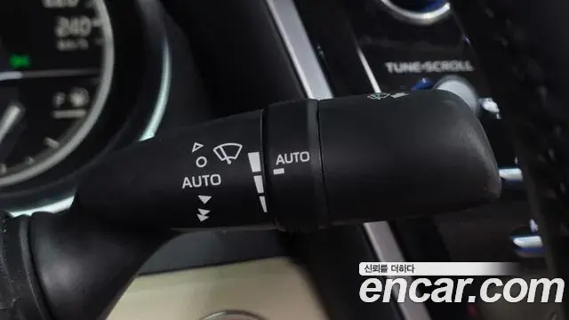 Toyota Camry 2018 — Şəkil 8/31