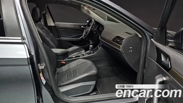 Volkswagen Jetta 2021 — Şəkil 32/33