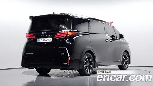 Toyota Alphard 2024 — Photo 2/20