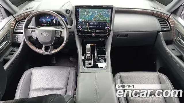 Toyota Alphard 2024 — Photo 7/20