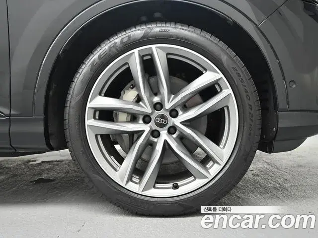Audi Q7 2025 — Photo 4/20