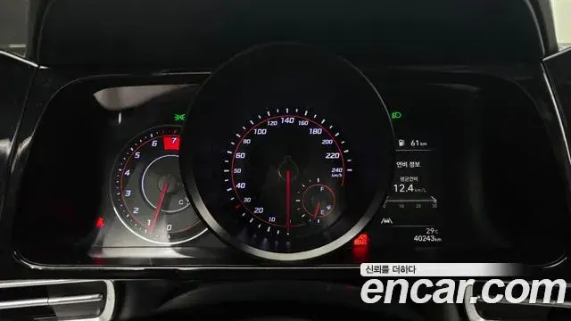 Hyundai The New Avante Hybrid 2020 — Photo 15/30