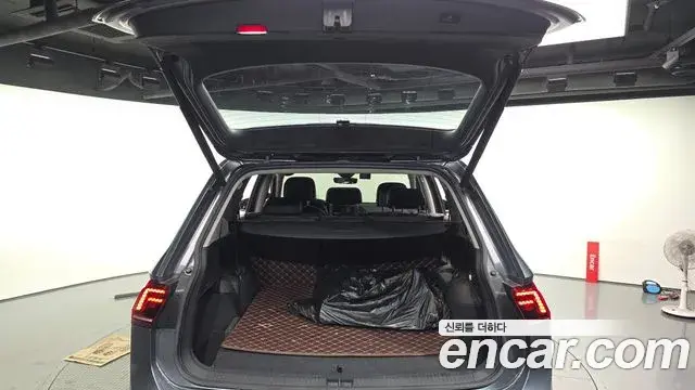 Volkswagen Tiguan Allspace 2020 — ფოტო 13/20