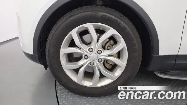 Land Rover Discovery 5 2018 — Şəkil 22/34