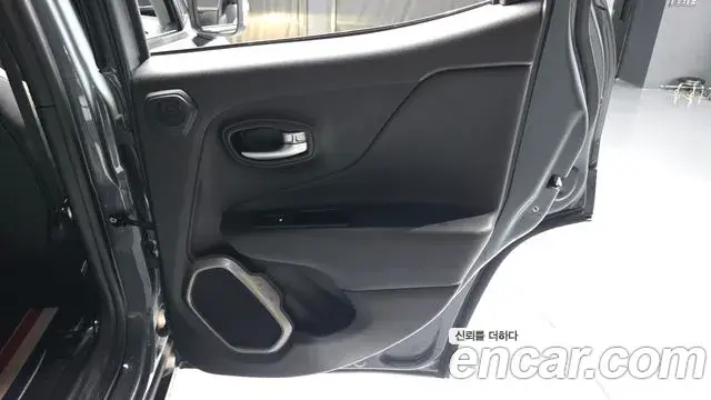 Jeep Renegade 2018 — Photo 19/34